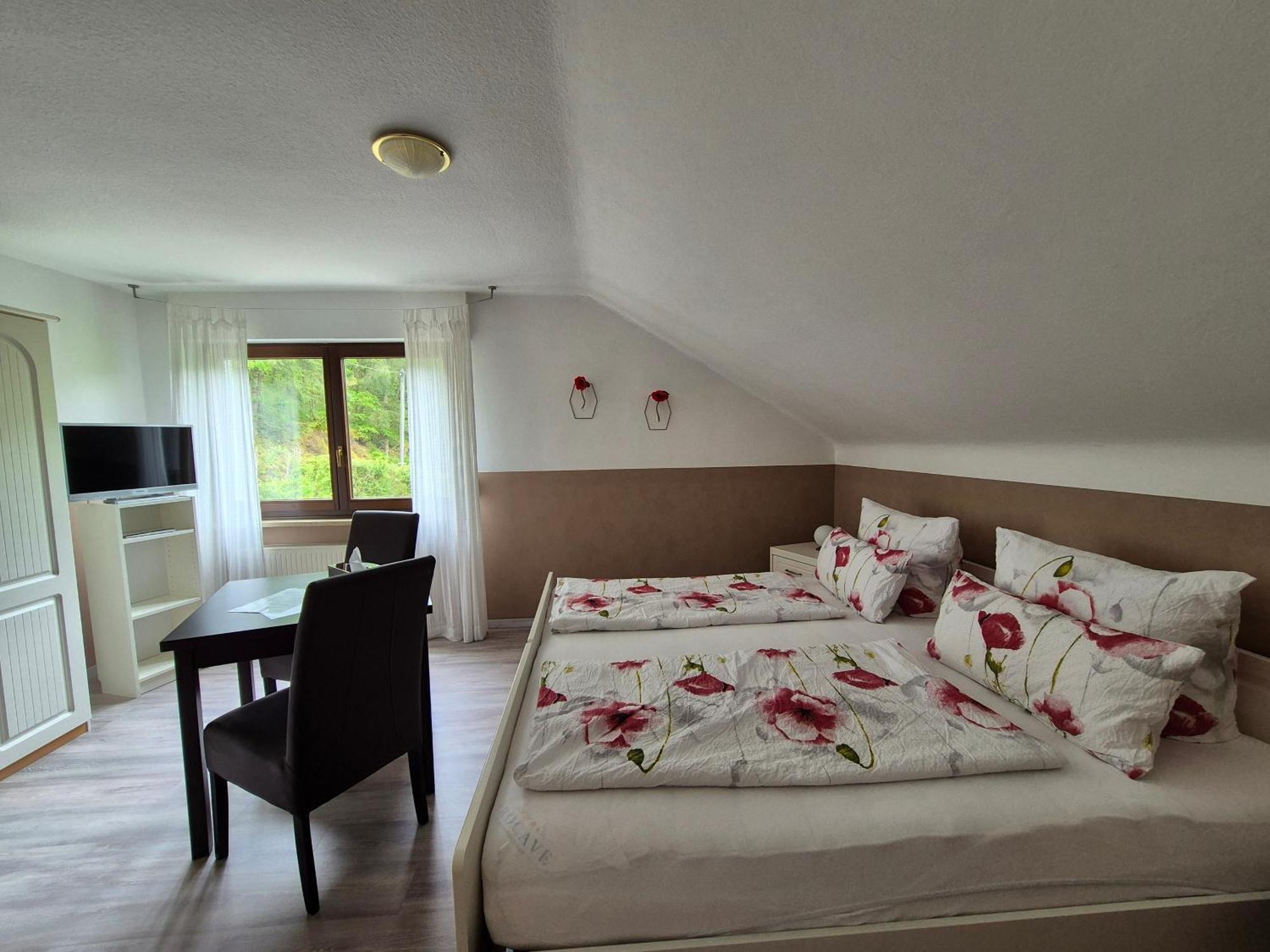 Haus Gruenewald Hotell Zell an der Mosel Eksteriør bilde